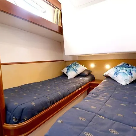 Private Yacht, We Our Guests Botel Lissabon