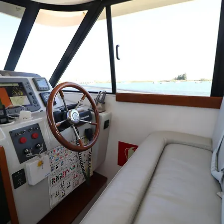 Private Yacht, We Our Guests Botel *