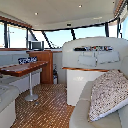 Private Yacht, We Our Guests Ботель