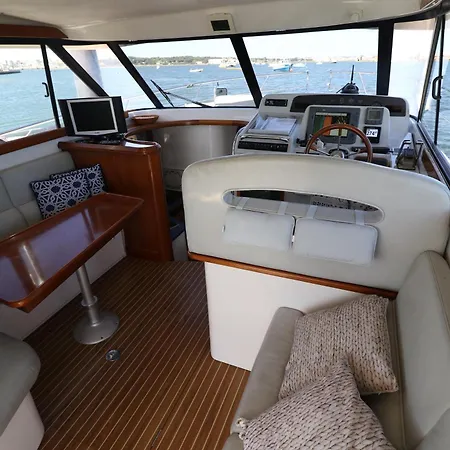 Private Yacht, We Our Guests Hotel en barco Lisboa