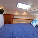 Private Yacht, We Our Guests 船上ホテル リスボン