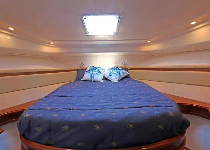 Botel Private Yacht, We Our Guests *