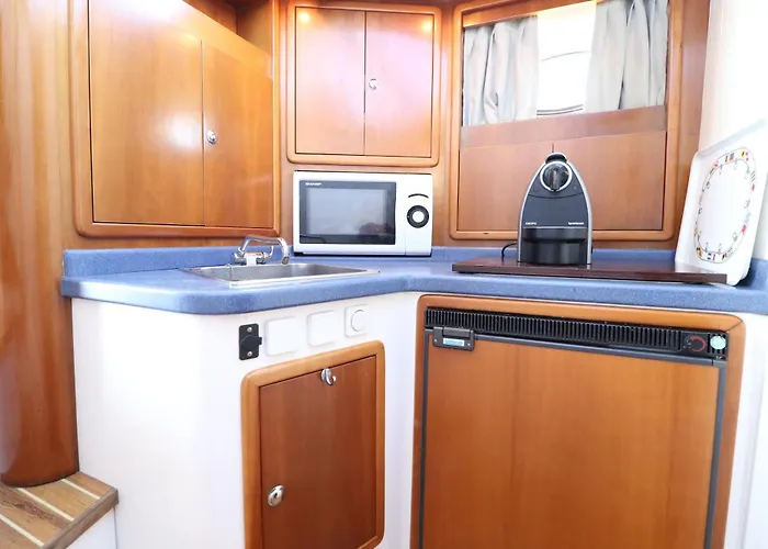 Botel Private Yacht, We Our Guests